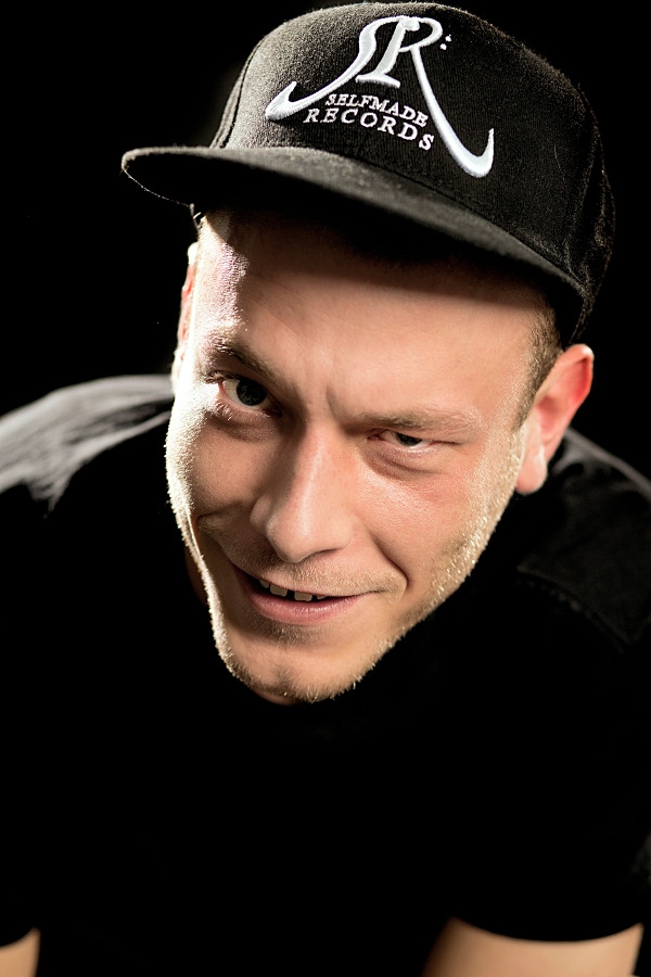 257ers – Mike. (8/12) – Ey, scheiß auf Würde und so! – laut.de – Foto