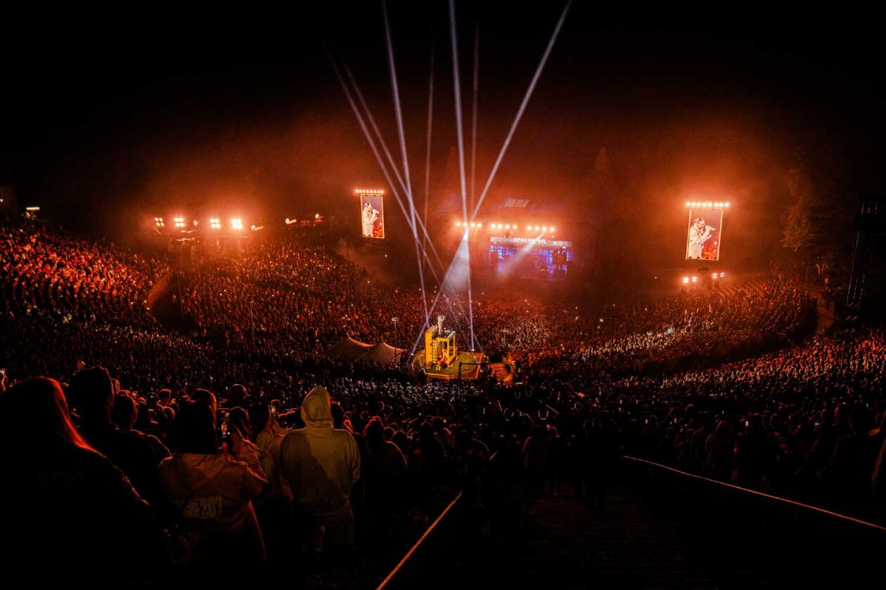 Drei ausverkaufte Konzerte in der Waldbühne: perfektes Entertainment. Und die Gigs für 2024 stehen schon. – Apache 207.