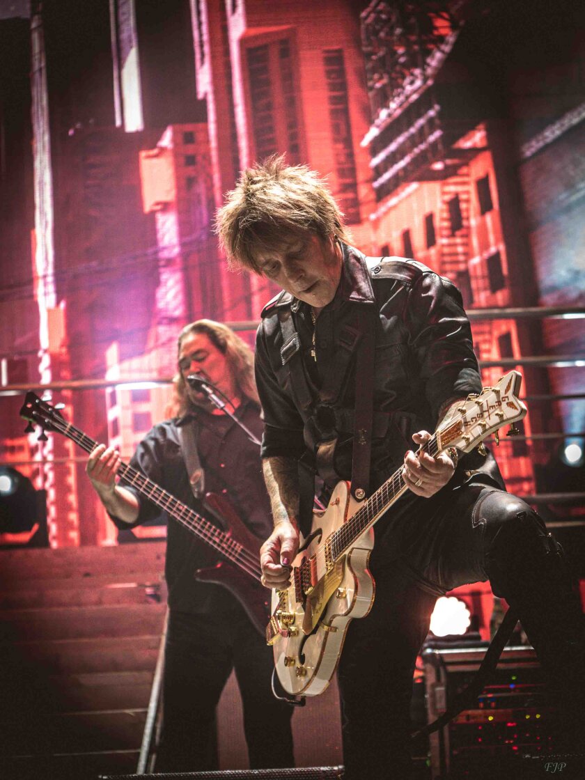 Billy Idol Bassist Stephan und Gitarrist Billy. (15/29) Rebel Yell