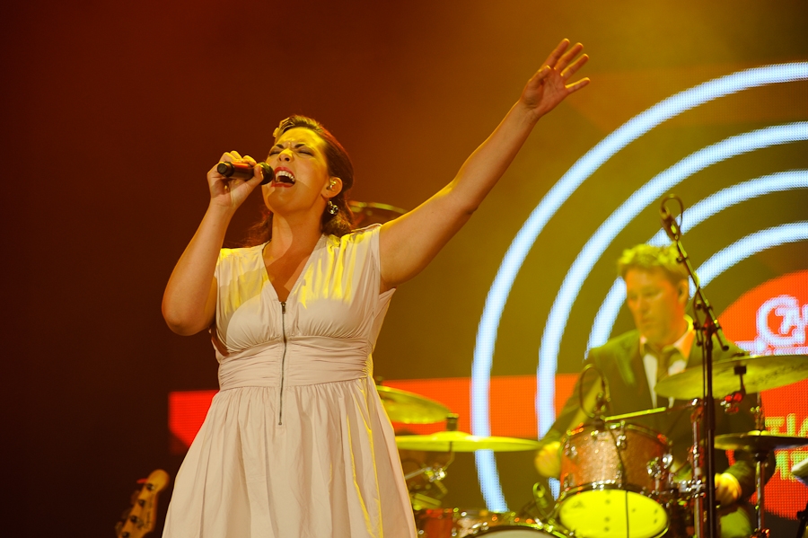 Caro Emerald In nur zwei Minuten (4/10) Nach kurzer Zeit fraß das Publikum der