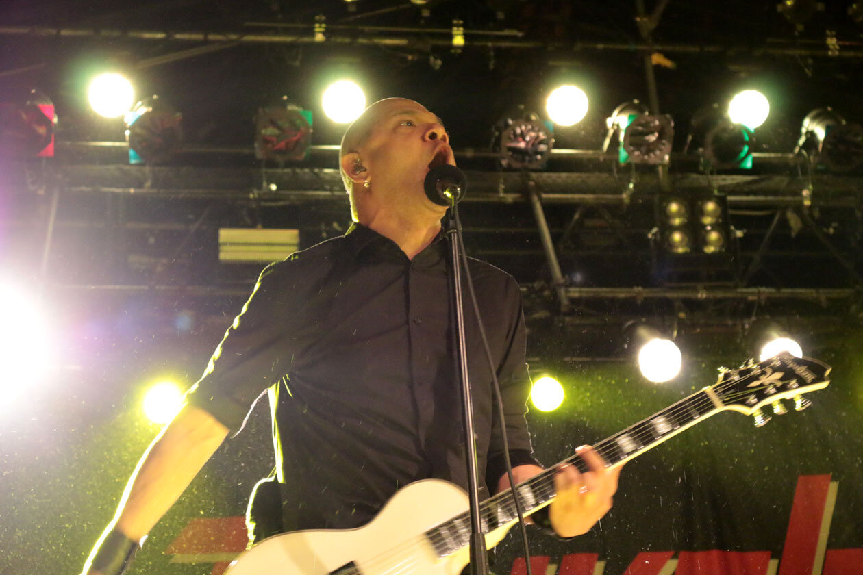 Danko Jones Danko Jones. (16/16) Danko und Band gehen ab, wie man