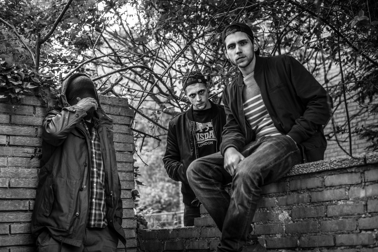 Degenhardt & Kamikazes – Kamikaze - Degenhardt, das nächste große Unding, in Szene gesetzt von Renatus Photografie. – ... das nächste große Unding.