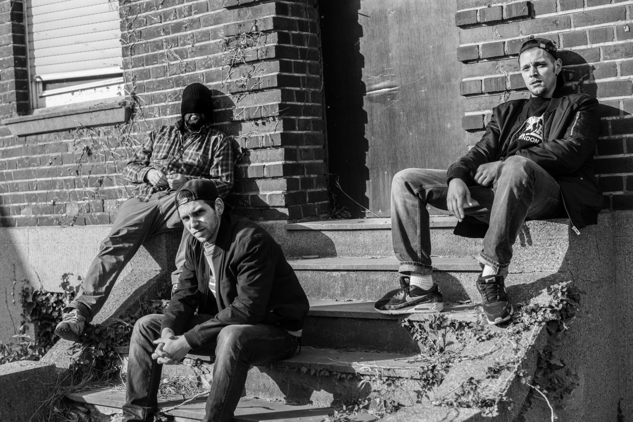 Degenhardt & Kamikazes – Kamikaze - Degenhardt, das nächste große Unding, in Szene gesetzt von Renatus Photografie. – Niemals lernst du diese Kamikaze-Pantomime.