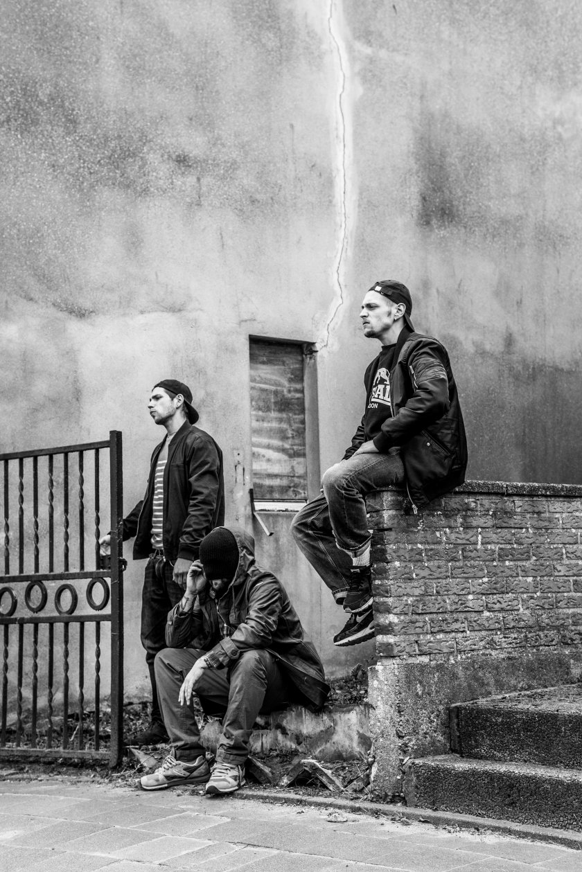 Degenhardt & Kamikazes – Kamikaze - Degenhardt, das nächste große Unding, in Szene gesetzt von Renatus Photografie. – Zärtlich und vulgär, letzte Lover vor dem Herrn.