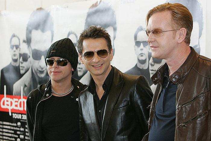 Depeche Mode verkünden ihre nächste Weltumseglung in der Düsseldorfer LTU-Arena. – 