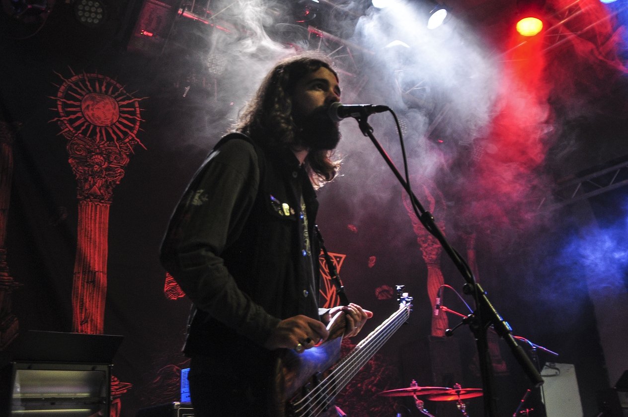 Der Weg Einer Freiheit auf Tour: Wir haben die Black Metaller der Stunde einen Tag lang begleitet. – Bassist Nico Ziska.