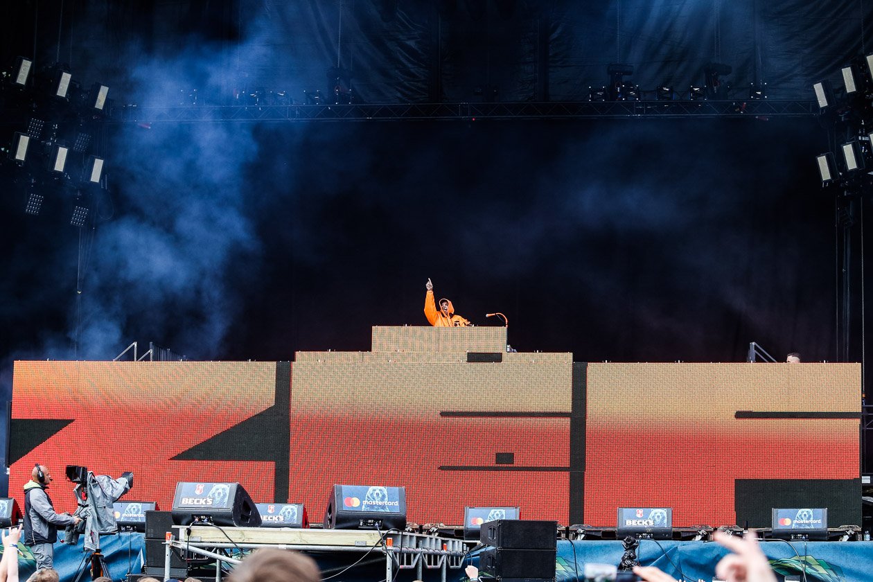 Die Antwoord – Die Südafrikaner rissen am letzten Festivaltag fast die Hauptbühne ab. – Es ist angerichtet: DJ Hi-Tek.