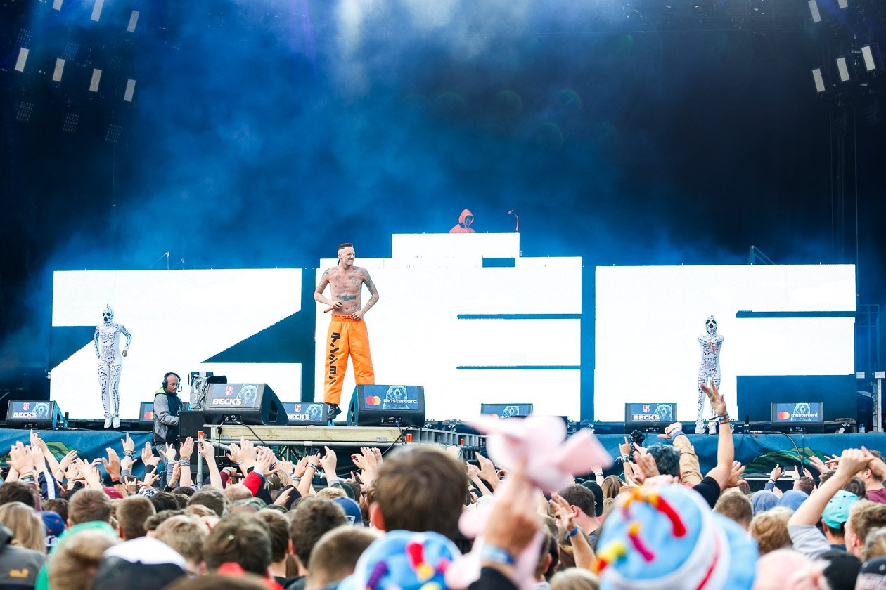 Die Antwoord – Die Südafrikaner rissen am letzten Festivaltag fast die Hauptbühne ab. – On stage.