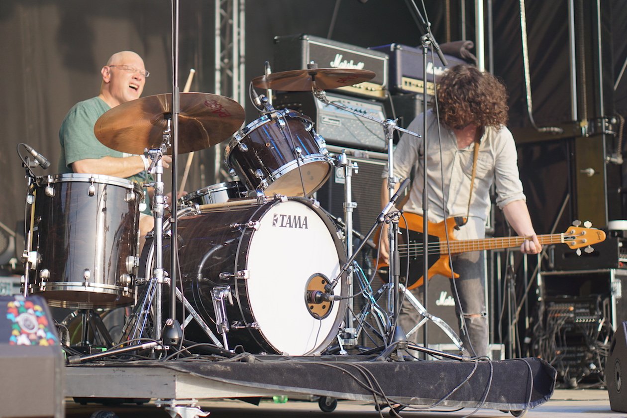 Dinosaur Jr. – Eine der Top-Bands am Festivalsonntag. – Drummer Murph und Lou.