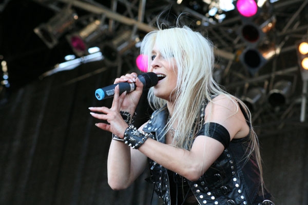 Doro – Die Metal-Queen hat auch in Dinkelsbühl ihre Fans. – 