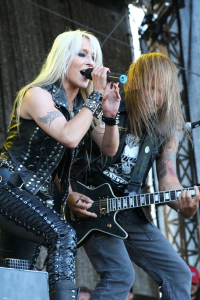 Doro – Die Metal-Queen hat auch in Dinkelsbühl ihre Fans. – 