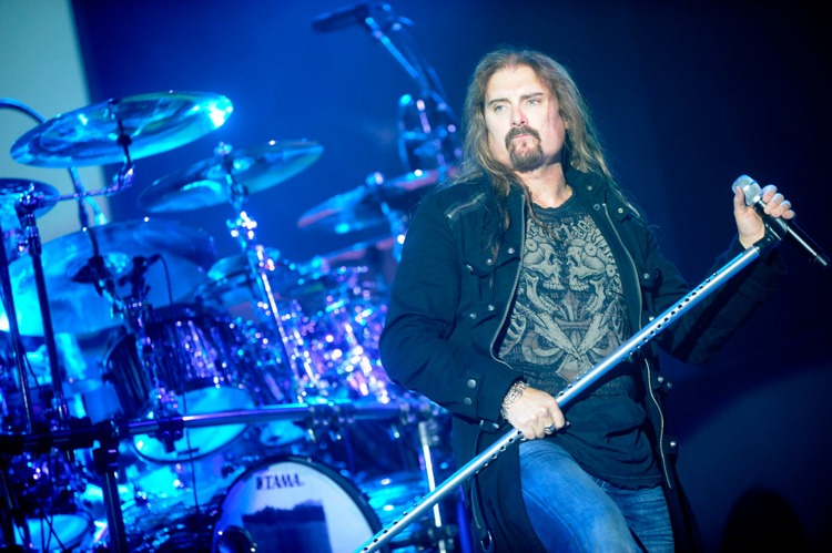 Zusammen mit Opeth in Düsseldorf: Dream Theater. – ...bis LaBrie wieder erscheint.