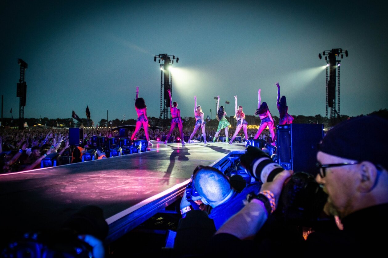 Dua Lipa – Dua Lipa beim 50. Roskilde Festival.