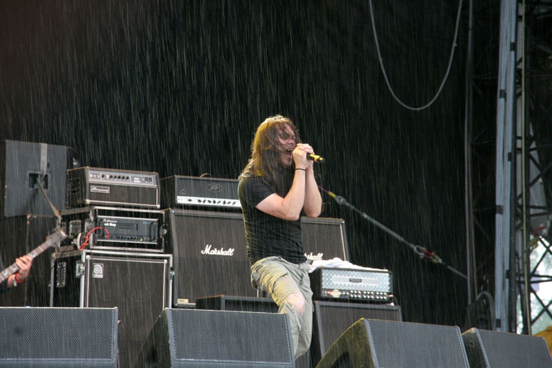 Fates Warning – Trotz Regen eine der am meisten beachteten Bands auf dem Festival. – Ray Alder