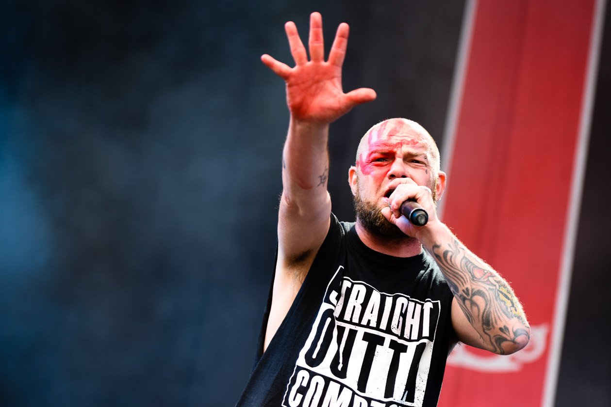 Five Finger Death Punch – Auf Festivals gesetzt: Die Amis um Sänger Ghost. – Raise your hand!