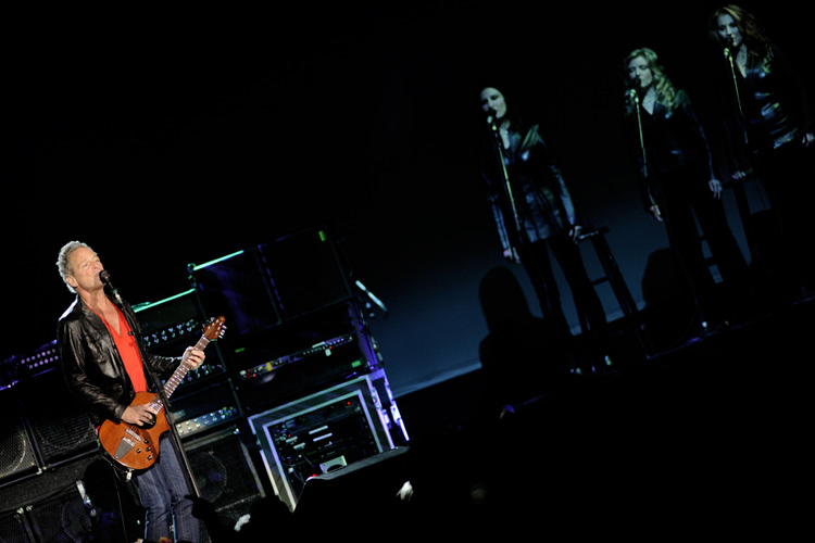 Die Westcoast-Rocker in Oberhausen: Fleetwood Mac live – Über zwei Stunden lang spielen die vier mit ihrer Band.