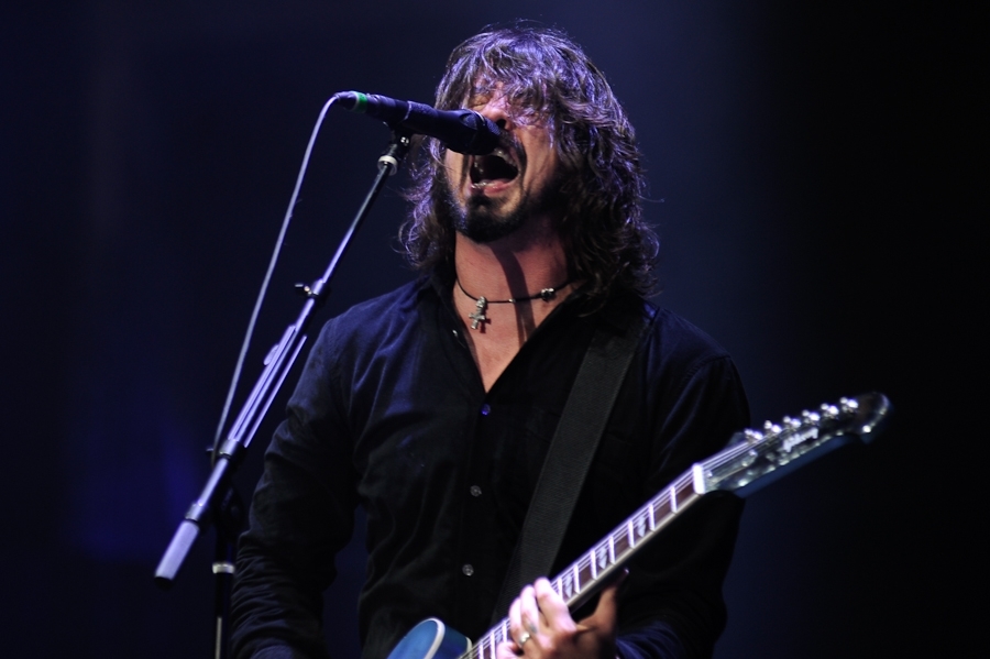 Foo Fighters – In Neuhausen ob Eck fegten Dave Grohl und Co. das schlechte Wetter hinweg. – Auf der Bühne ein Erlebnis: Dave Grohl.