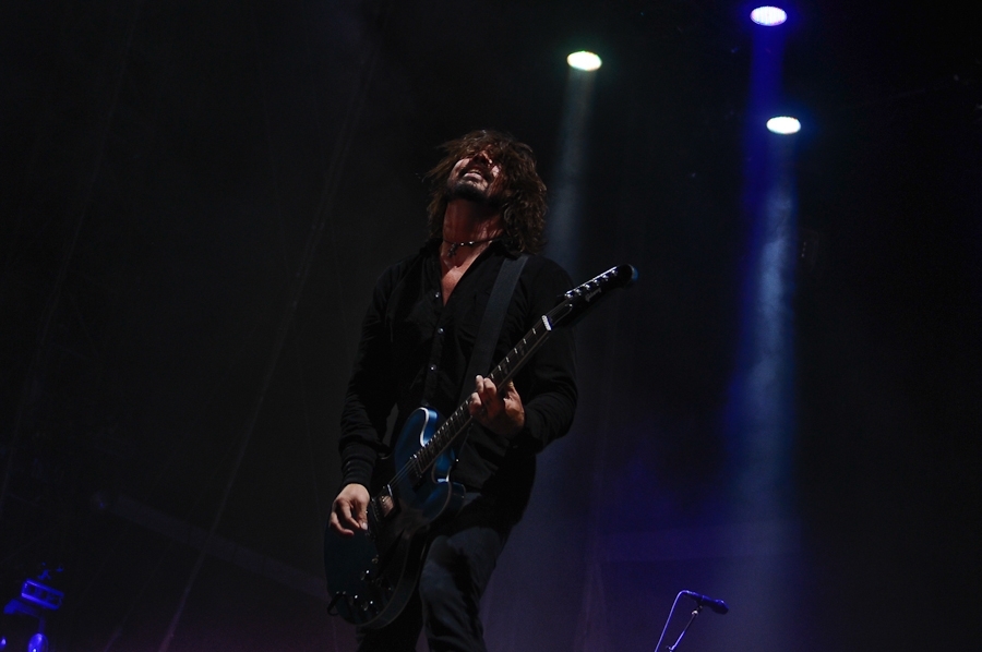 Foo Fighters – In Neuhausen ob Eck fegten Dave Grohl und Co. das schlechte Wetter hinweg. – Dave.