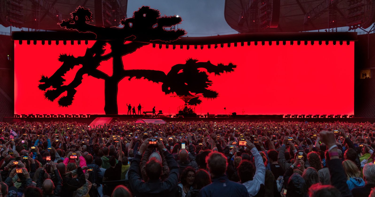 Das ganze Jahr über in den Clubs und auf Festivals unterwegs: Ausgewählte Bilder der laut.de-Fotografen. – U2 in Berlin.