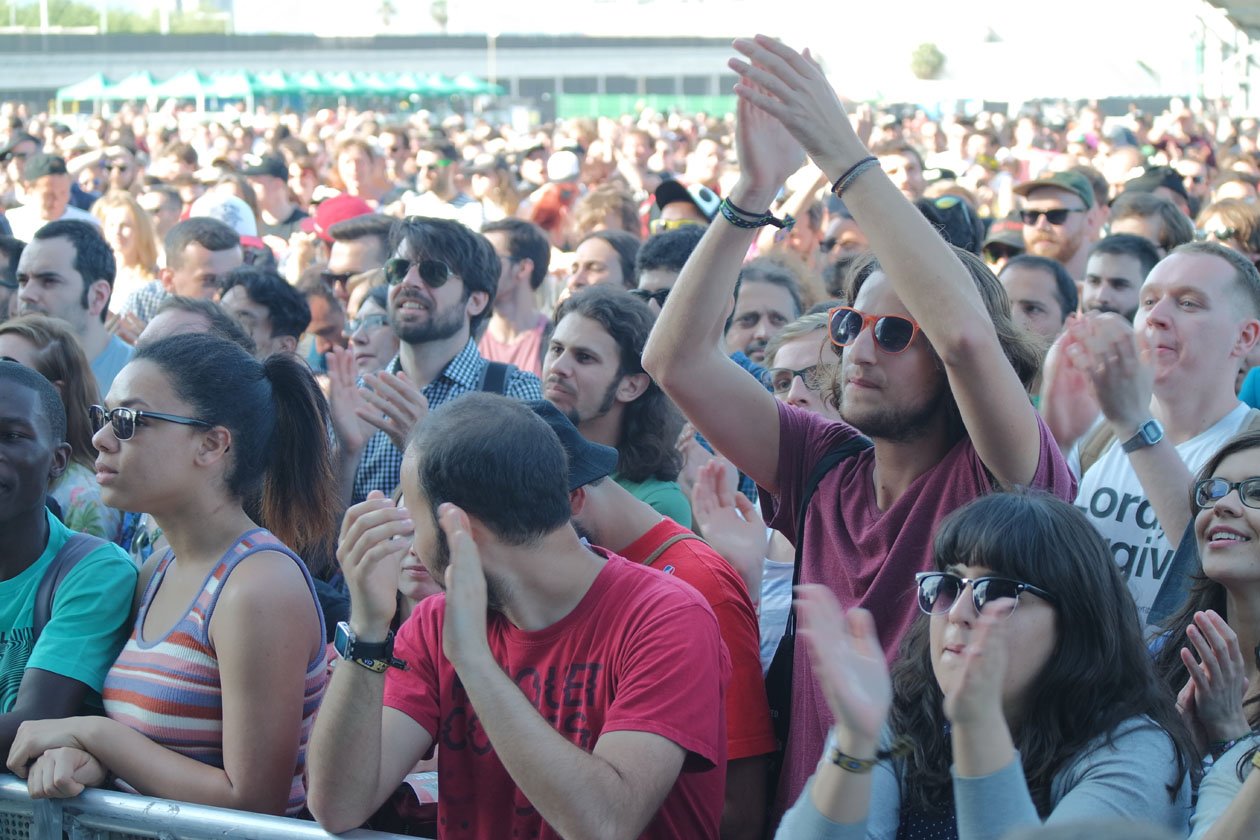 Aktuelle Fotos vom Festival in Barcelona – Applaus für Algiers.