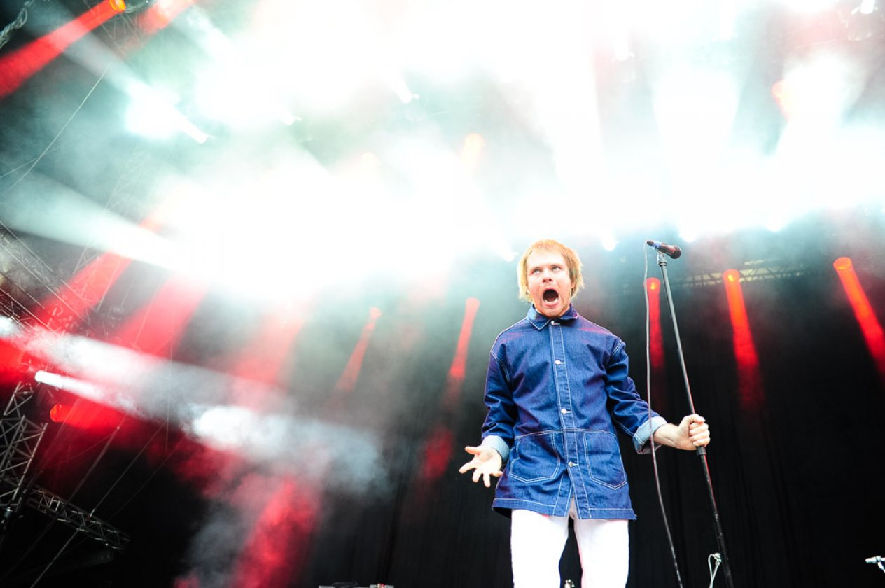 Muse, The Libertines, Bad Religion u.a. gratulieren zum Festivaljubiläum im Bodenseestadion. – Rou.
