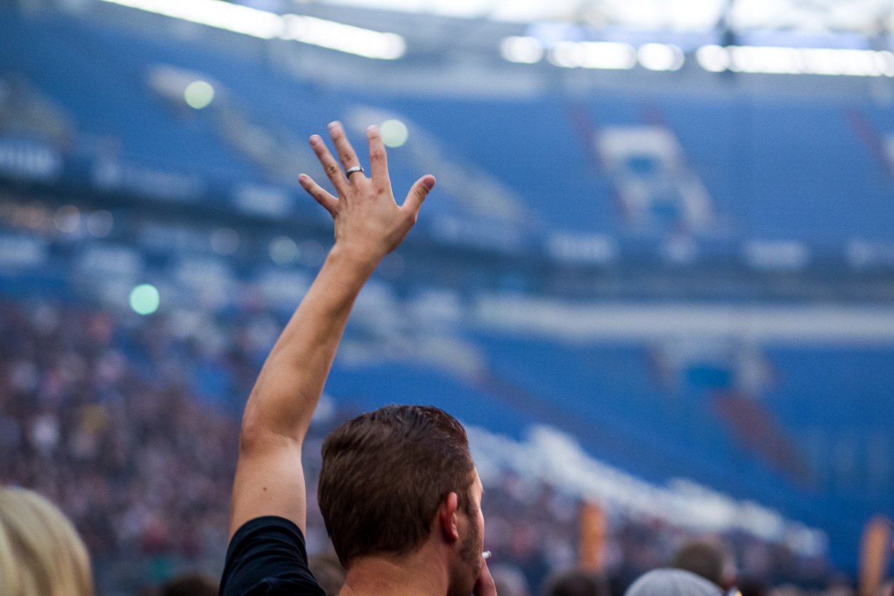 Über 37.000 Fans feiern Die Toten Hosen, K.I.Z und Kraftklub. – ... im blauen Rund.