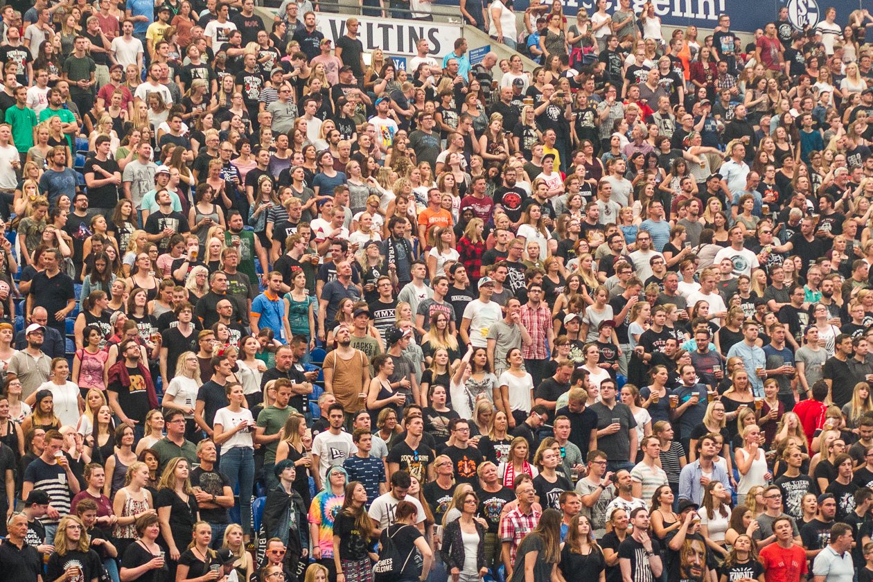 Über 37.000 Fans feiern Die Toten Hosen, K.I.Z und Kraftklub. – In der Veltinsarena.