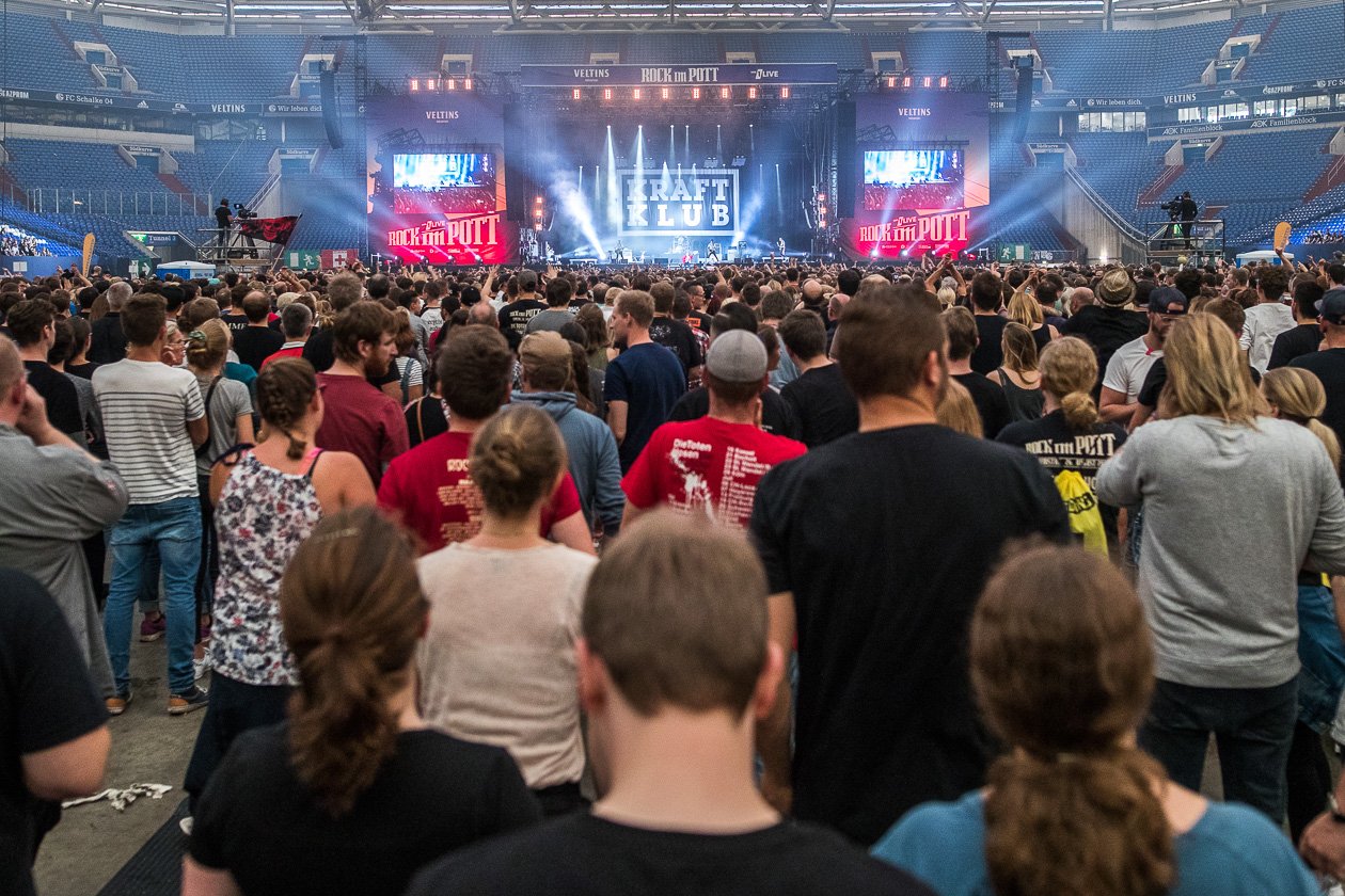 Über 37.000 Fans feiern Die Toten Hosen, K.I.Z und Kraftklub. – Infield.