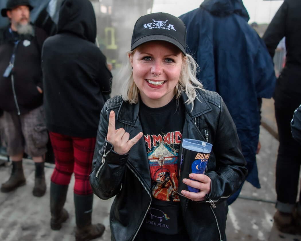 Erstmals in der Geschichte des Metalfestivals verhängten die Verantwortlichen aufgrund tagelangen Starkregens ein Einlassverbot: Rund 50.000 von 85.000 Fans sind vor Ort. – Wacken!