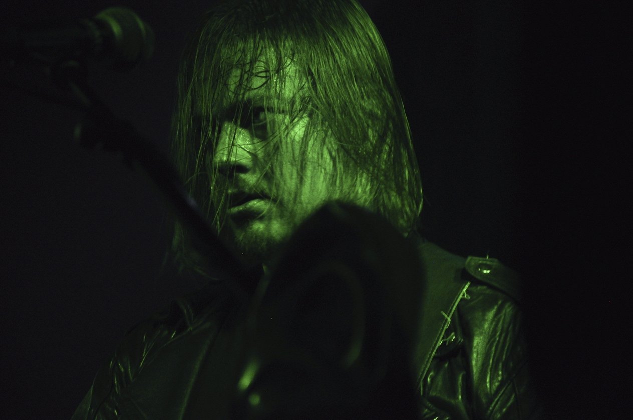 Grave Pleasures – Joy Through Death – die Post-Punk-Durchstarter live. – Gitarrist Juho Vanhanen.