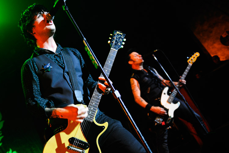 Green Day in der Clubatmosphäre des Kölner E-Werks. – Green Day im E-Werk Köln: Billie Joe Armstrong...