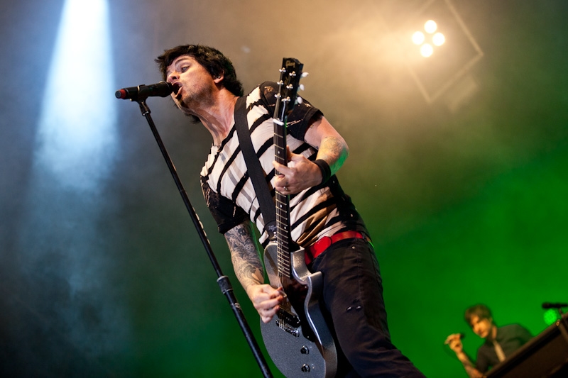 Green Day – Billie Joe Armstrong und Co. rocken die Meute bei jeder Temperatur. – Billie am Mic.