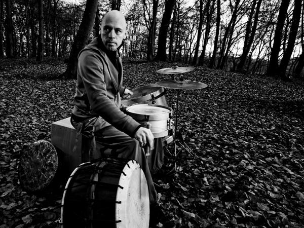 Nach 19 Alben als Sideman debütiert Gregor Hilbe 2010 unter eigenem Namen: Boww! – Gregor Hilbe 2010: