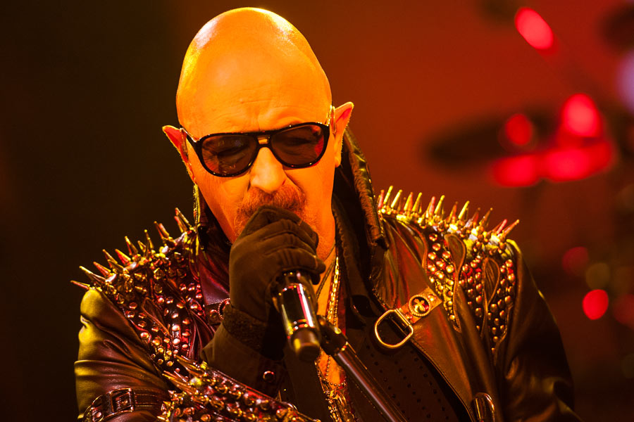 Die Metal-Urviecher in Düsseldorf. – Judas Priests Frontglatze Rob.