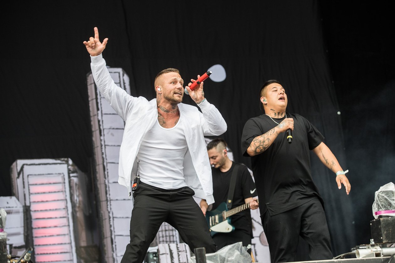 Kontra K Kontra K. (2/6) Mit anderen deutschen Hip Hopgrößen live