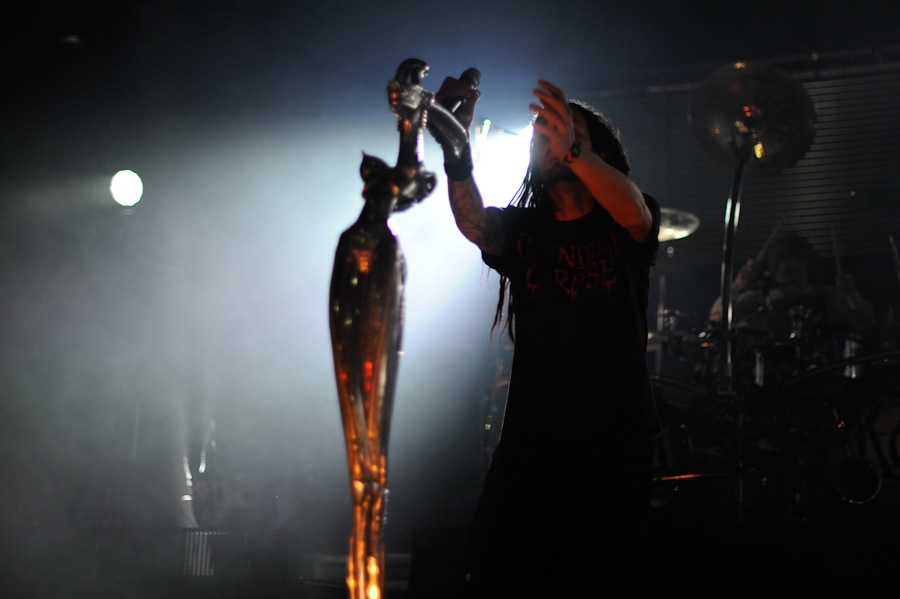 Korn – Jonathan Davis und Band hatten den Draht zum Publikum. – Zelebriert seine Band: Jonathan.