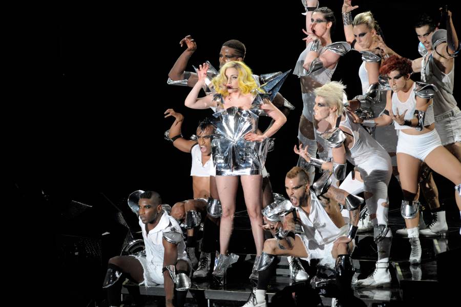Auf Monsterball-Tour 2010: Lady Gaga. – Beautiful, dirty, rich?