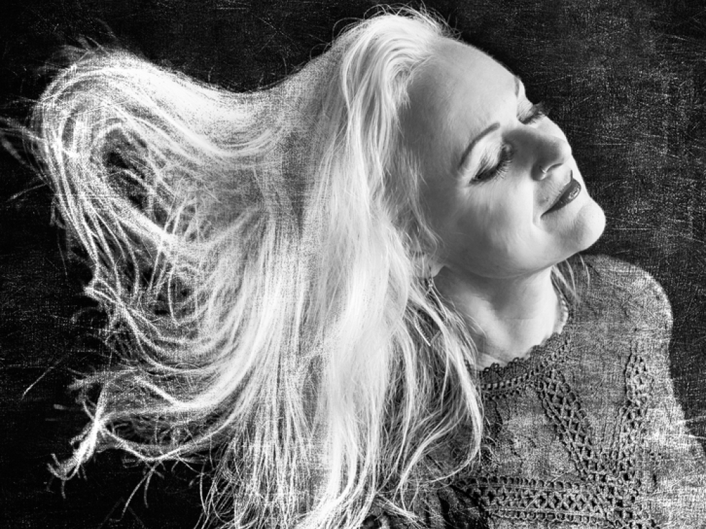 Liv Kristine Espanaes