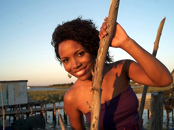 Lura – ... zeigt auf "Eclipse" (2009) die kapverdischen Inseln von ihren schönsten Sa(e)iten. – ... ist das musikalische Erbe ...