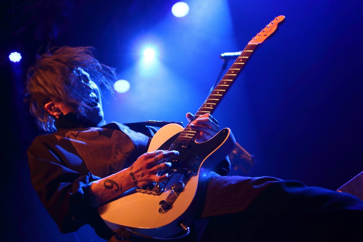 Seit 15 Jahren solo unterwegs: der Samurai-Gitarrist! – Miyavi.