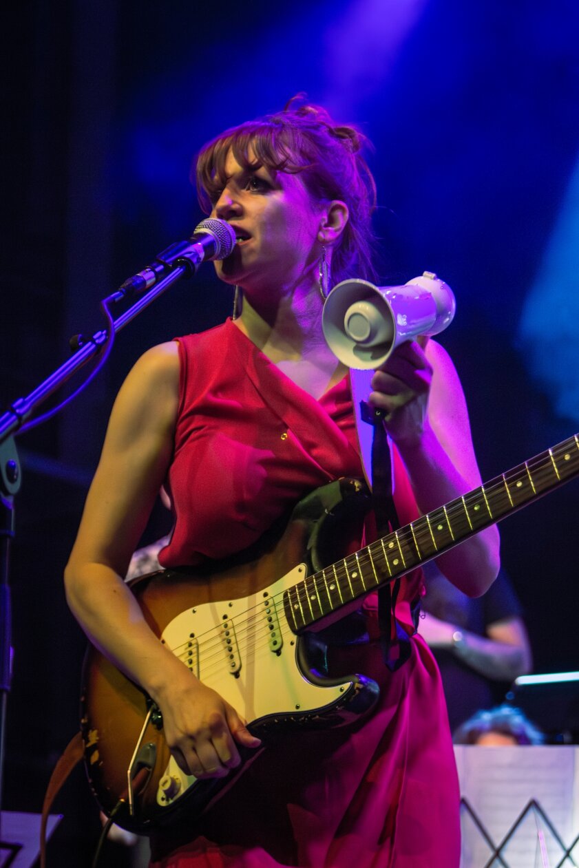 Monika Roscher Big Band Monika mit Megaphon. (10/24) Witchy Activities in Berlin mit Monika