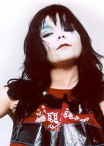 Björk: Neuer Song für Alexander McQueen-Tribute