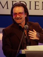Medienpreis: Bono von Joschka Fischer geehrt