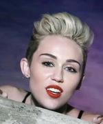 Miley Cyrus: Als Erdbeere bei 