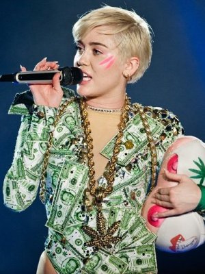 Miley Cyrus: Sängerin wird auf 300 Millionen Dollar verklagt