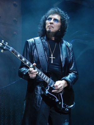 Tony Iommi: Gitarrist erbittet Gnade für Dealer