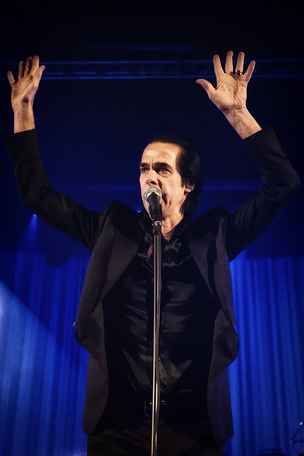Nick Cave – Beim einzigen Record-Release-Gig in Deutschland. – Hands up, Mr. Cave.
