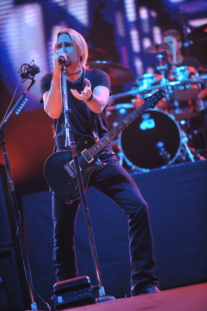 Nickelback zumal auch das vierte Album der Kanadier (2/7) Die