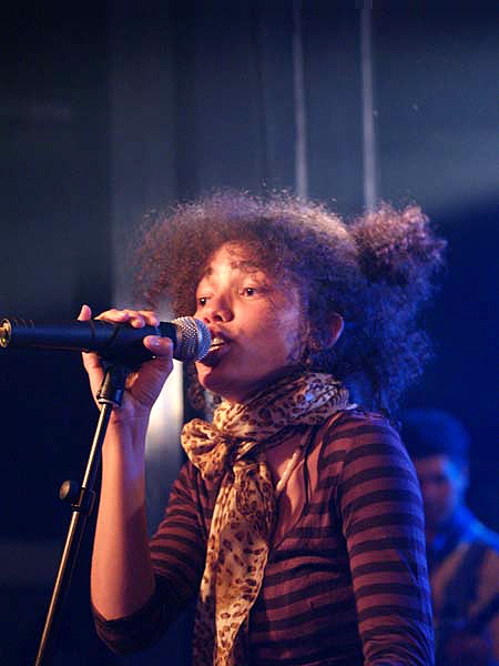 Am 11. Mai 2008 feiert Nneka ihren Tour-Auftakt im "Salzhaus" Winterthur. – 