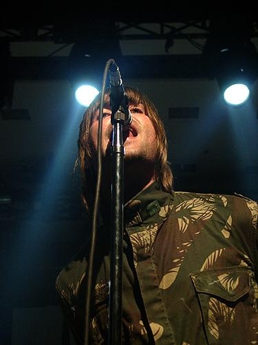 Oasis – Die Inseltwins bei ihrem Auftritt am 29.11.2002 im Messecentrum B. – Aber wo schielt er hin?